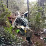 BERITA FOTO: Puing-puing Helikopter PK-CFX di Sekadau, Mesin Akhirnya Dievakuasi