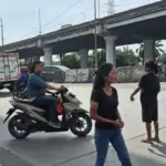 Kucing-Kucingan dengan Petugas, Bertahan di Jalan: Potret Kerasnya Hidup Fitriyani