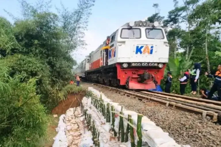 Jalur KA Cianjur–Sukabumi Kembali Dibuka Usai Gogosan, 727 Penumpang Sempat Terdampak