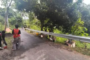 Wisatawan Kerap Kecelakaan, Jalur Maut Denpasar–Lovina di Tigawasa Buleleng Dipasang Guardrail