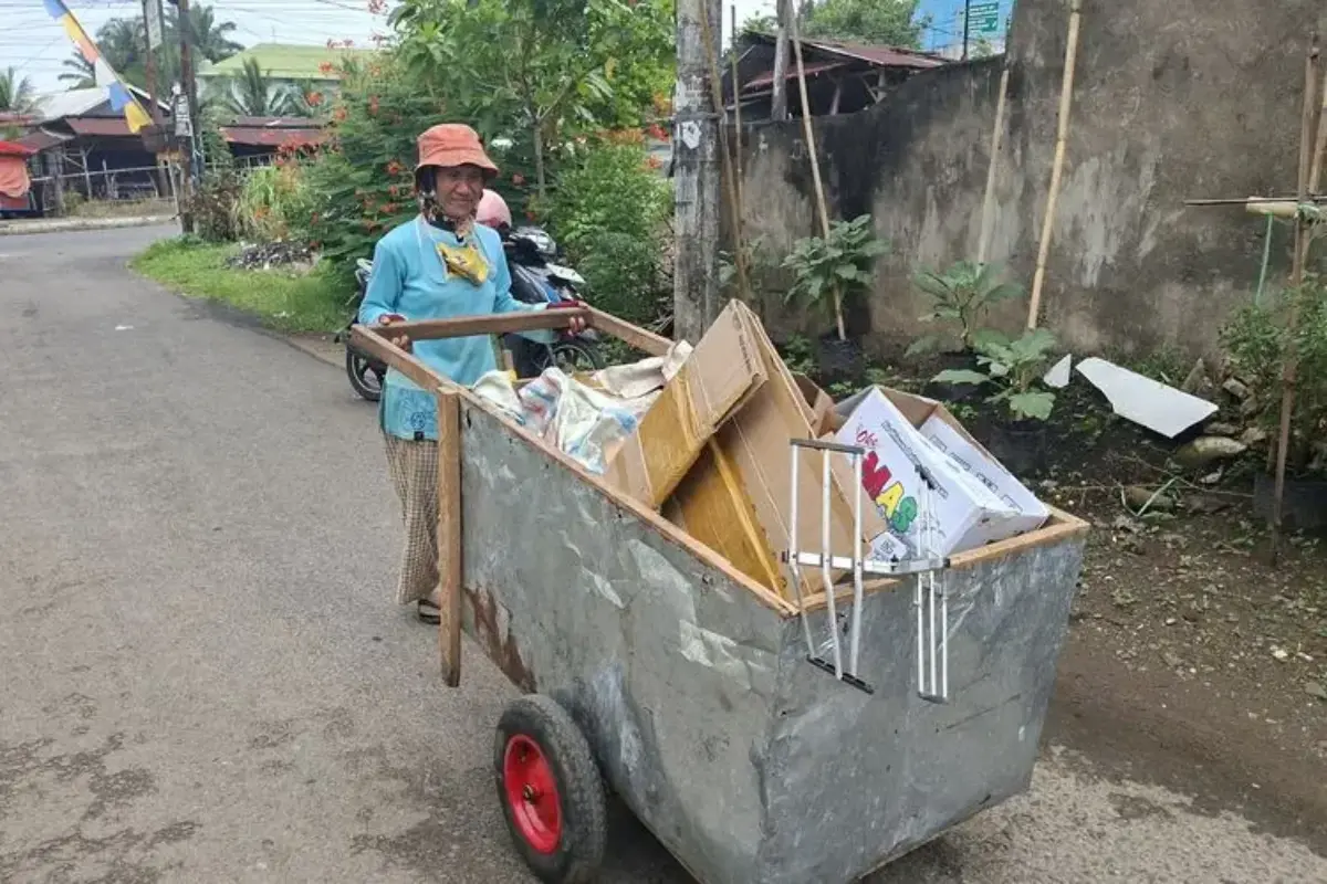 Dari Tukang Parkir ke Pemulung, Perjuangan Dewi Sartika Bertahan Hidup Seorang Diri di Bengkulu