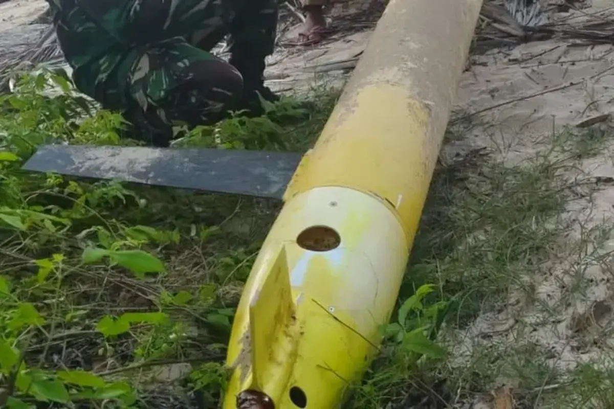 Awal Mula Benda Misterius Mirip Rudal Ditemukan di Pesisir Pantai Sumenep
