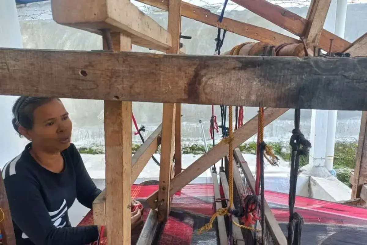 Kisah Rosdiana, Bertenun Ulos 34 Tahun demi Hidupi dan Perjuangkan Keluarga