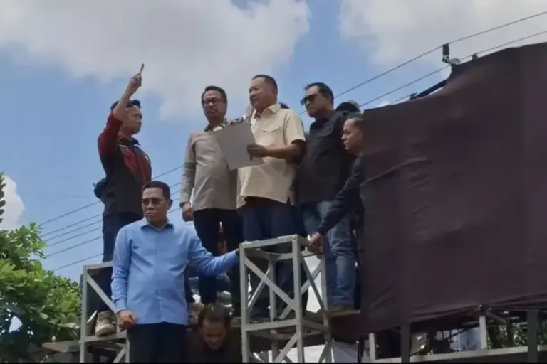 DPRD Kaltim Temui Pendemo, Minta Maaf dan Akui Fungsi Pengawasan Tak Berjalan Baik
