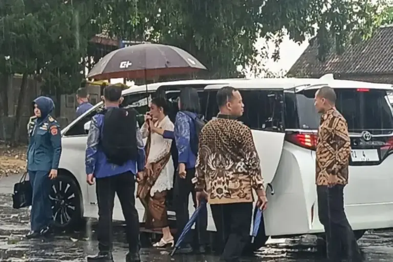 Momen Selvi Ananda Kunjungi Makam Kartini: Kunjungan Perdana Tokoh Nasional Sejak 1979