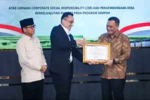 Program Desa Mandiri Sampah Antarkan Gubernur Luthfi Raih Penghargaan CSR dan PDB Awards 2026