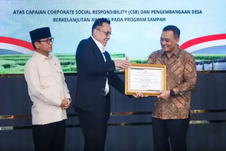Program Desa Mandiri Sampah Antarkan Gubernur Luthfi Raih Penghargaan CSR dan PDB Awards 2026