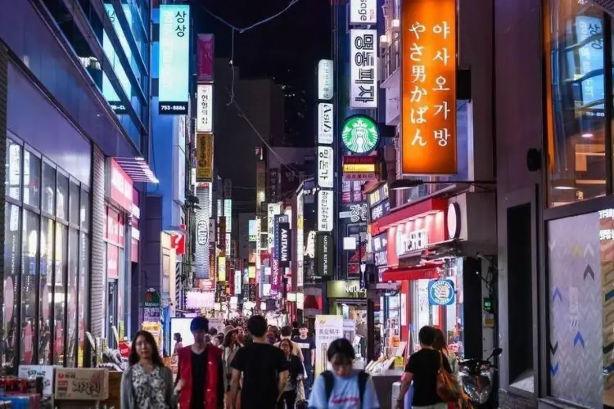 Lebih dari Sekadar Transaksi, Ini Cashback Istimewa Saat Wisata Belanja di Luar Negeri