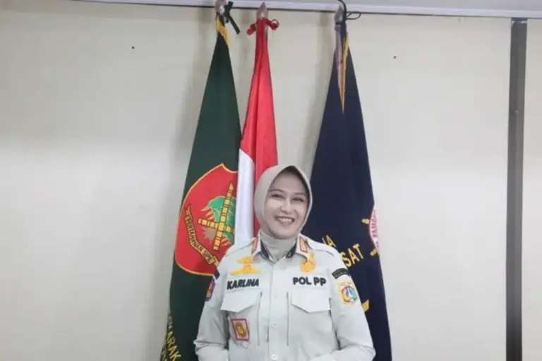 Kartini di Balik Seragam Satpol PP DKI, Kisah Karlina Menembus Dunia Maskulin