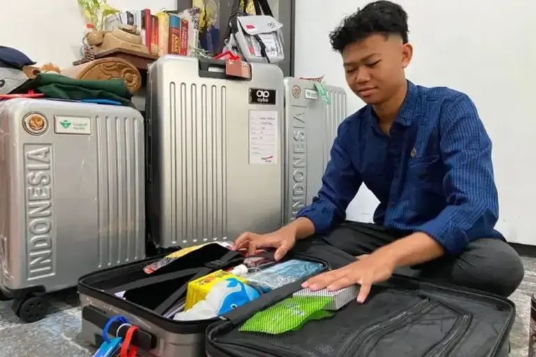 Remaja 16 Tahun Jadi Calon Jemaah Haji Termuda dari Malang, Gantikan Sang Ayah