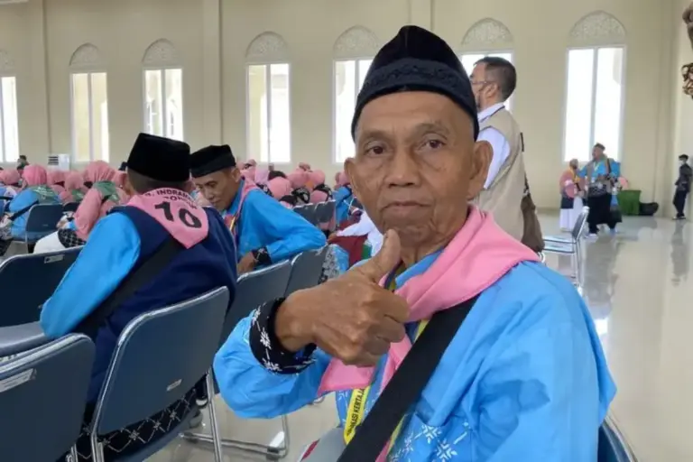 Cerita Dedi, Pensiunan Guru Nyambi Tukang Las hingga Kuli Bangunan Naik Haji di Usia 71 Tahun