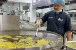 Mengintip Menu Jemaah Haji di Dapur Katering Madinah, Tempe Jadi Andalan