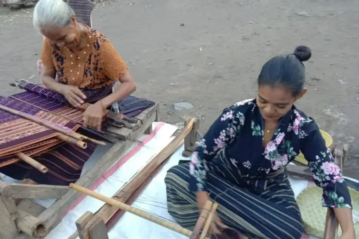 Perjuangan Para Kartini di Flores Timur, Setia Jaga Warisan Leluhur dengan Menenun