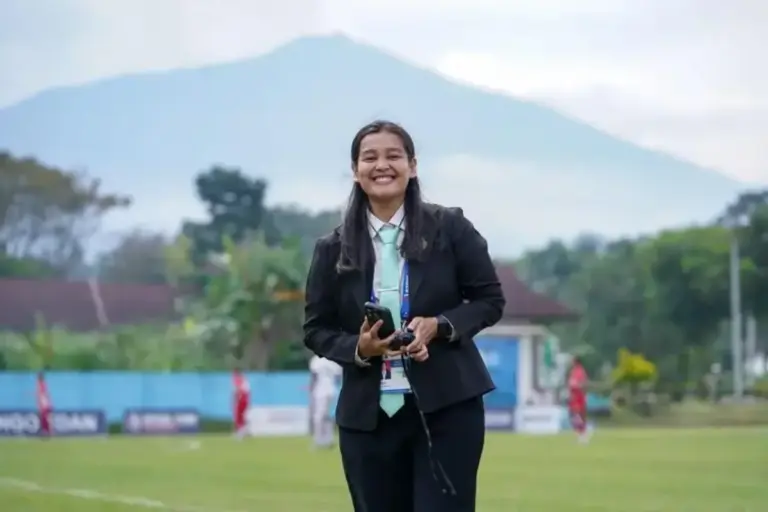 Kartini di Balik Peluit, Kisah Hariyati di Dunia Sepak Bola