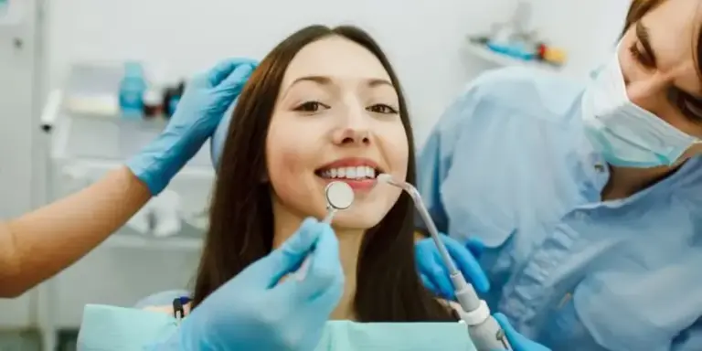 Cara Modern Bikin Membersihkan Karang Gigi Tak Ngilu Lagi