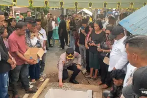 Isak Tangis Warnai Pemakaman Nus Kei di Langgur, Wakil Bupati hingga Kapolres Hadir