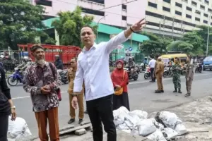 Eri Cahyadi Bakal Lebarkan Jalan Stasiun Wonokromo yang Jadi Titik Kemacetan