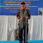 Mendikdasmen Sebut Beasiswa 150.000 Guru Belum Terisi Penuh, Dapat Rp 3 Juta per Semester