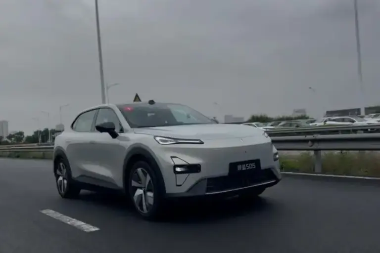 Mencoba Langsung Changan Deepal S05 REEV di Chongqing