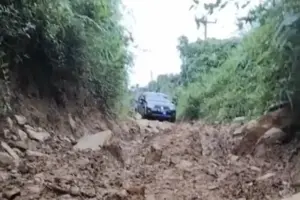 Jalan Sepanjang 13 Kilometer Berkubang Lumpur, Warga 3 Desa di Bengkulu Sepakat Patungan