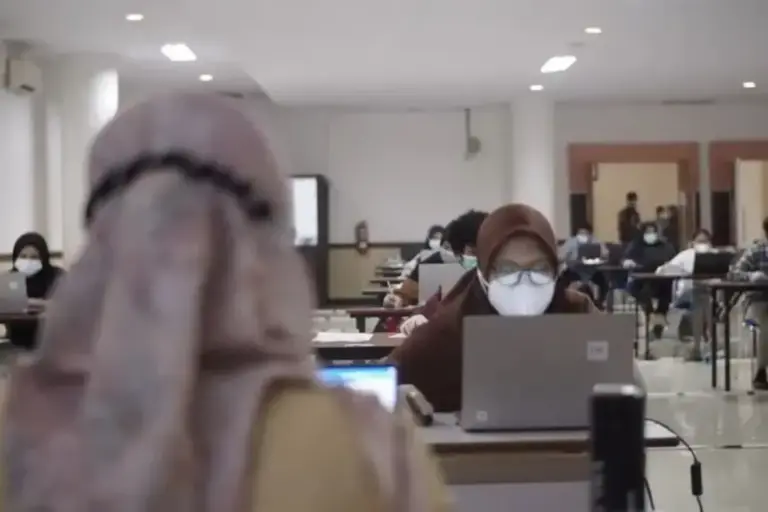 HP Jadul Jadi “Senjata” Curang UTBK, Dua Peserta di Unsulbar Diciduk Panitia