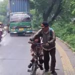 “Abi Hati-hati, Awas Ada Truk Besar” Cerita Guru Honorer DKI Naik Sepeda ke Sekolah