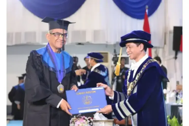 Lulus S3 ITS Usia 65 Tahun, Siens Jadi Wisudawan Tertua, Hadapi Tantangan Daya Ingat Menurun