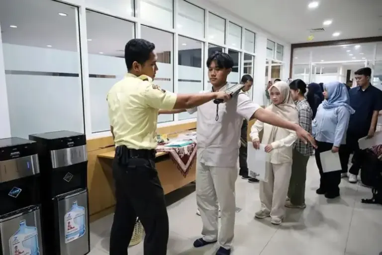 Peserta UTBK Undip Curang, Berujung ke Dokter THT lalu Diserahkan ke Polisi