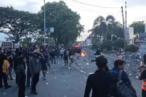 5 Fakta Demonstrasi di Kaltim, Berakhir Ricuh hingga Gubernur Abaikan Massa Aksi