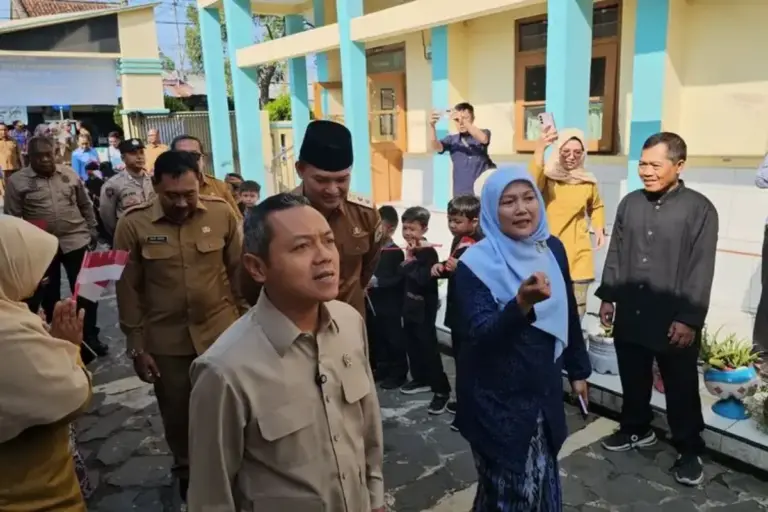 Kondisi SDN di Majalengka Sebelah SPPG Jadi Perhatian, Wamendikdasmen Janji Percepat Revitalisasi