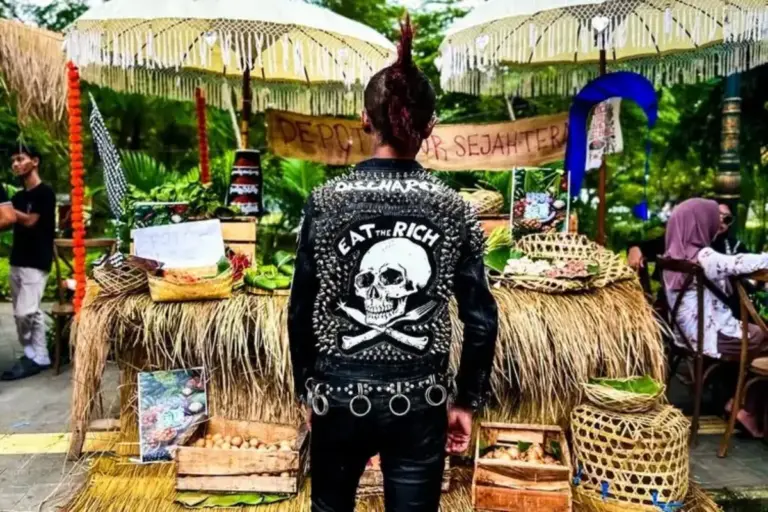 9 Item Fashion Anak Punk yang Ikonik, dari Patch hingga Mohawk